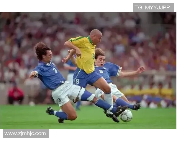 与足球明星亲密接触的综艺节目带你领略不一样的精彩瞬间和幕后故事